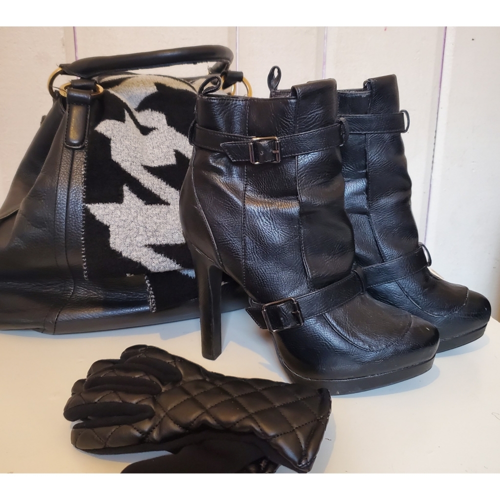 Vera Wang Boots